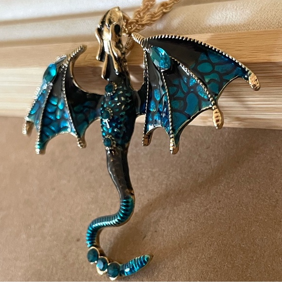 ✨Betsey Johnson Imperial Dragon Necklace - Picture 5 of 7